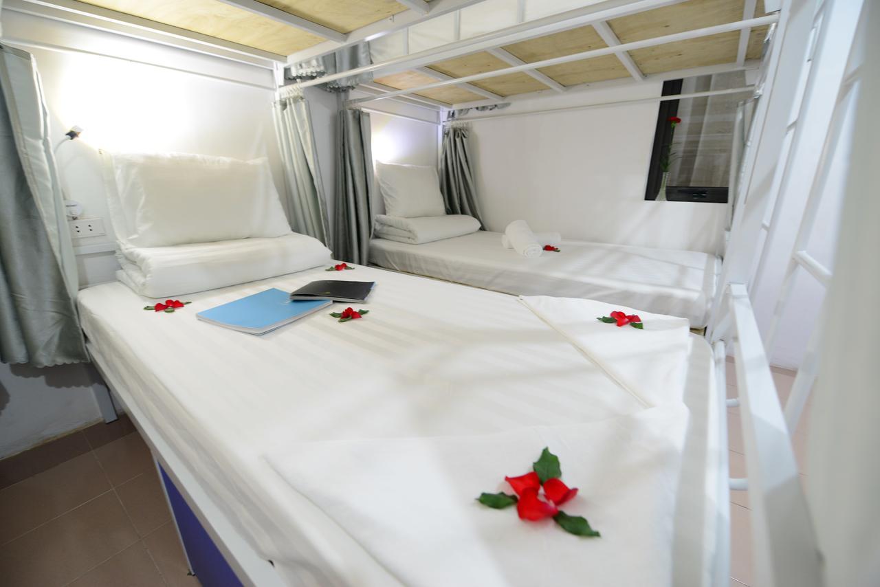 Pillow Backpacker Hostel (Adults Only) Hanoi Esterno foto