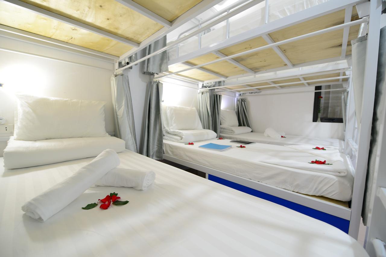 Pillow Backpacker Hostel (Adults Only) Hanoi Esterno foto