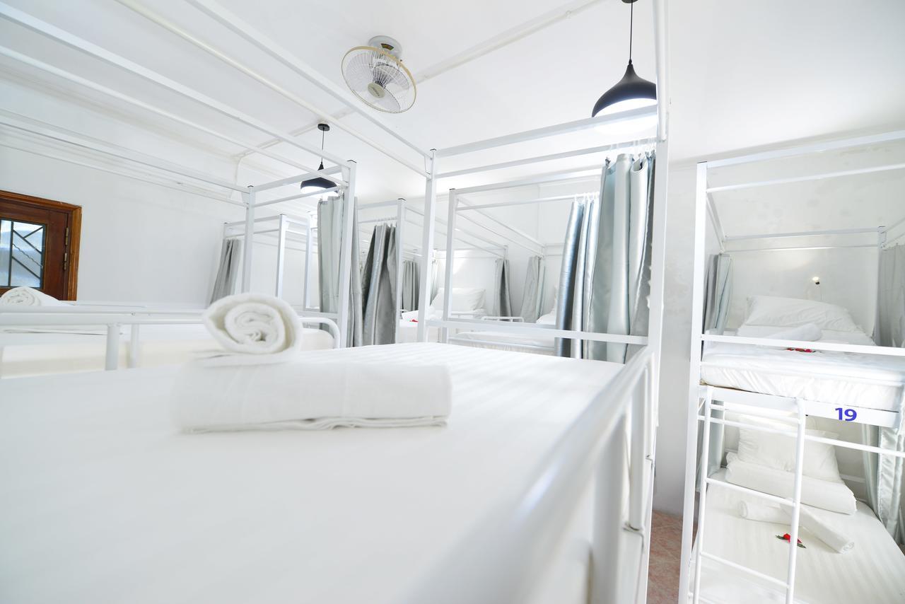 Pillow Backpacker Hostel (Adults Only) Hanoi Esterno foto
